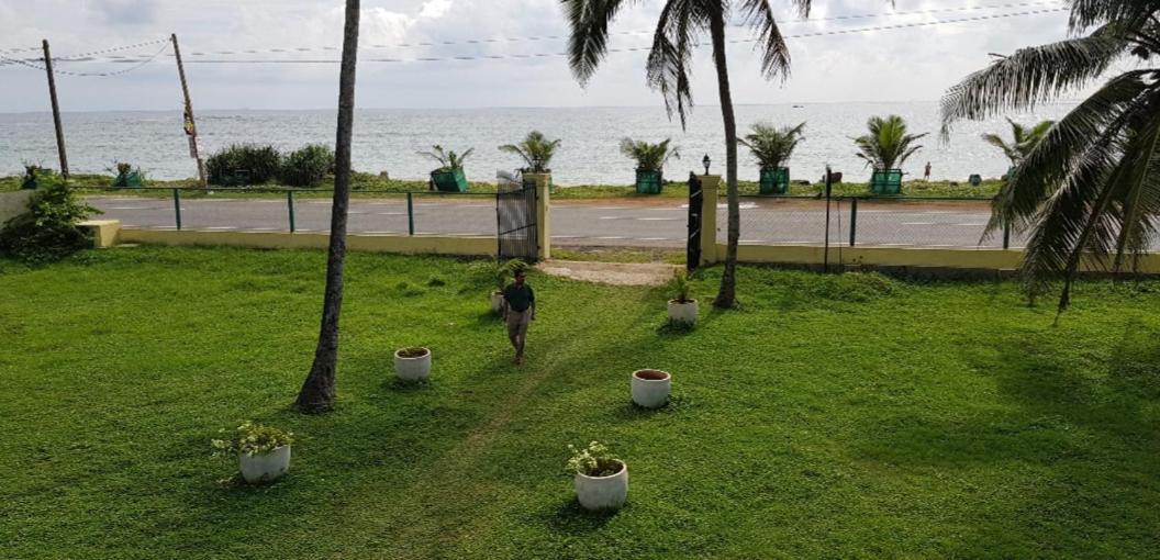 Nalendra Villa - Oceanfront Hikkaduwa Exterior foto