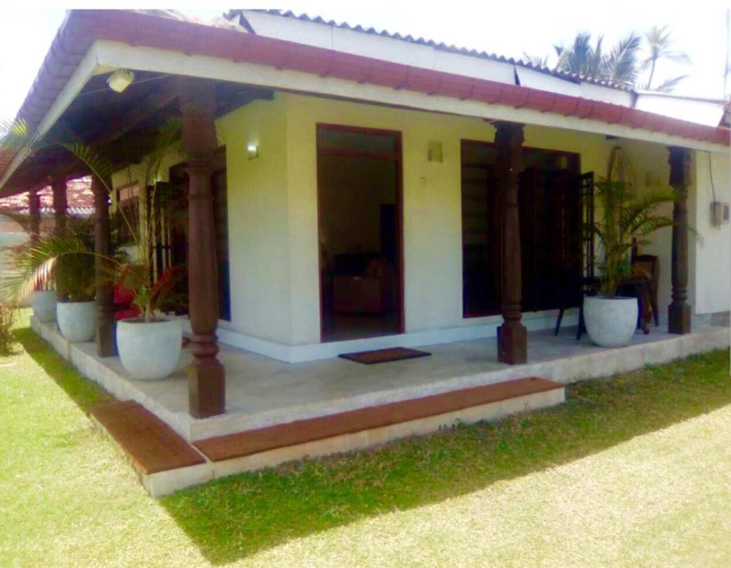 Nalendra Villa - Oceanfront Hikkaduwa Exterior foto